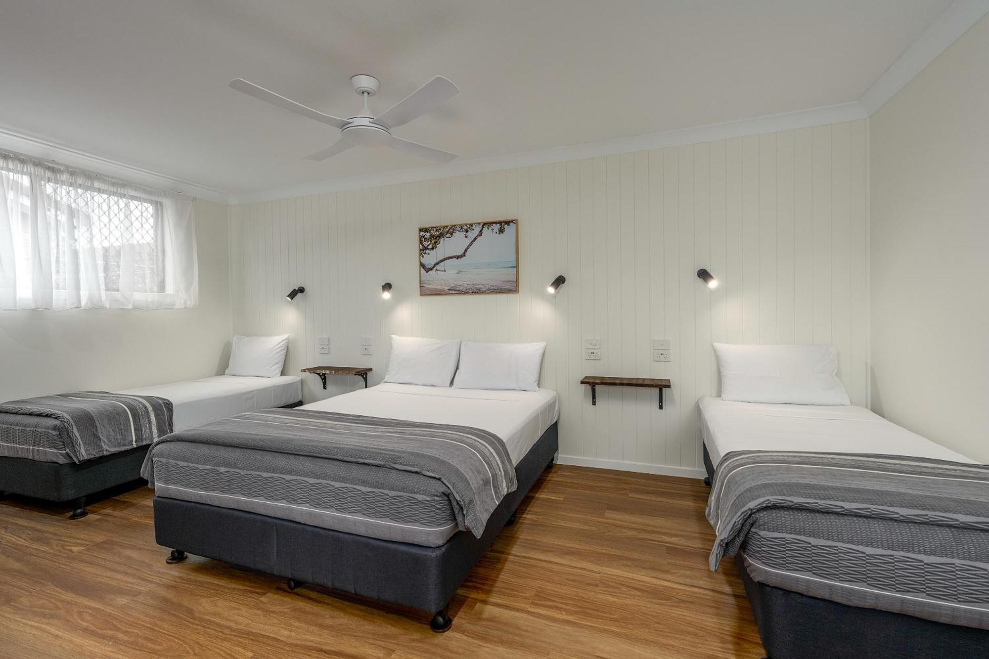 Coast Inn Motel Баллина Экстерьер фото