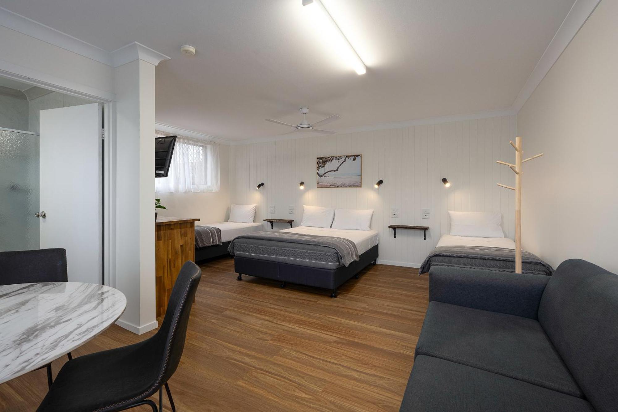 Coast Inn Motel Баллина Экстерьер фото