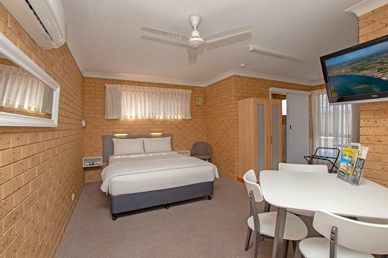 Coast Inn Motel Баллина Экстерьер фото