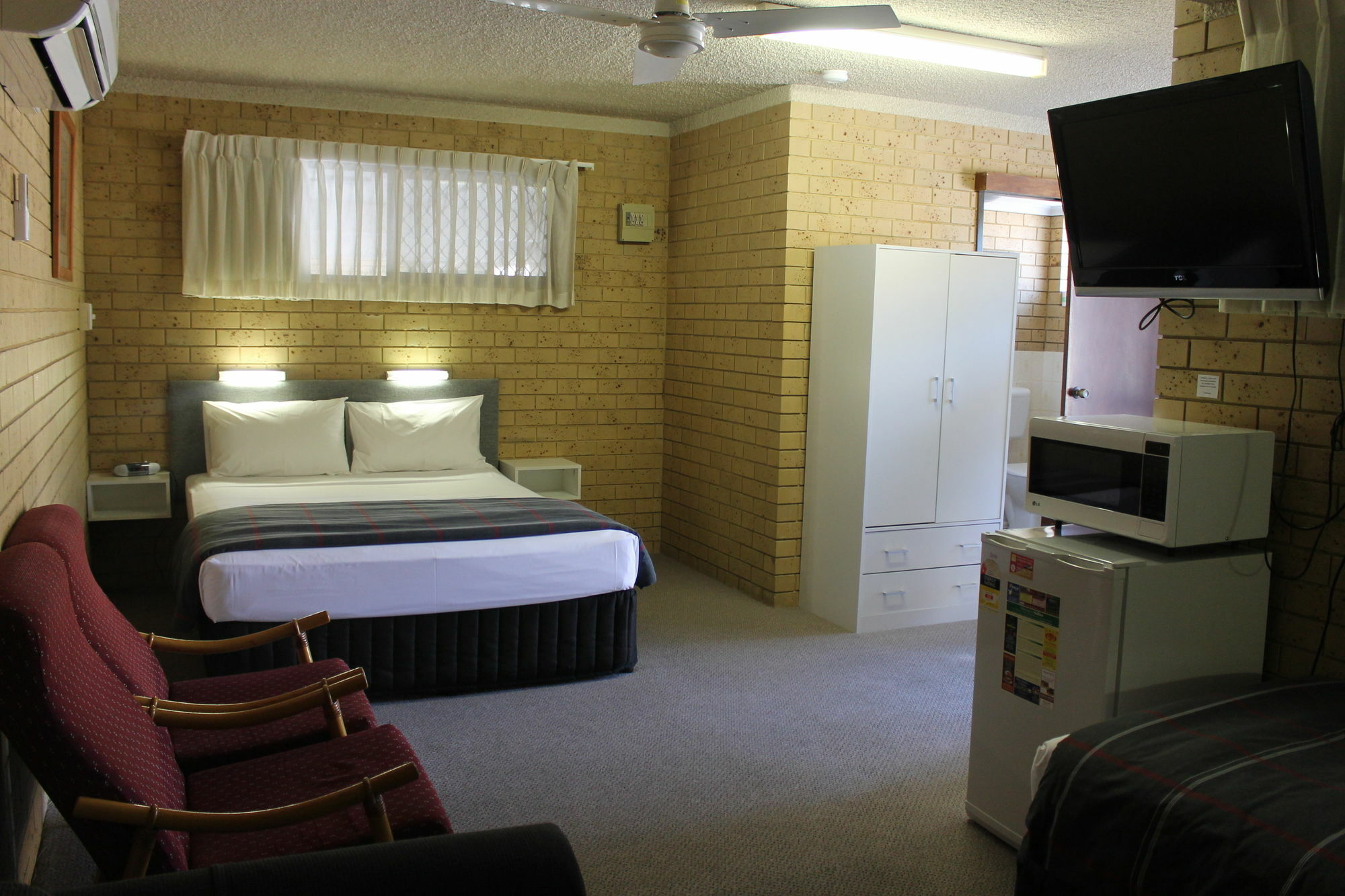 Coast Inn Motel Баллина Экстерьер фото
