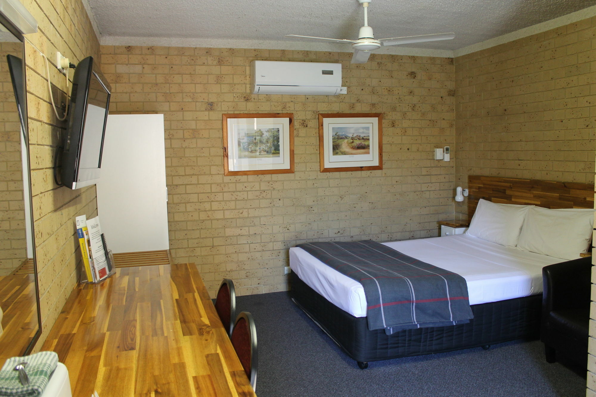 Coast Inn Motel Баллина Экстерьер фото